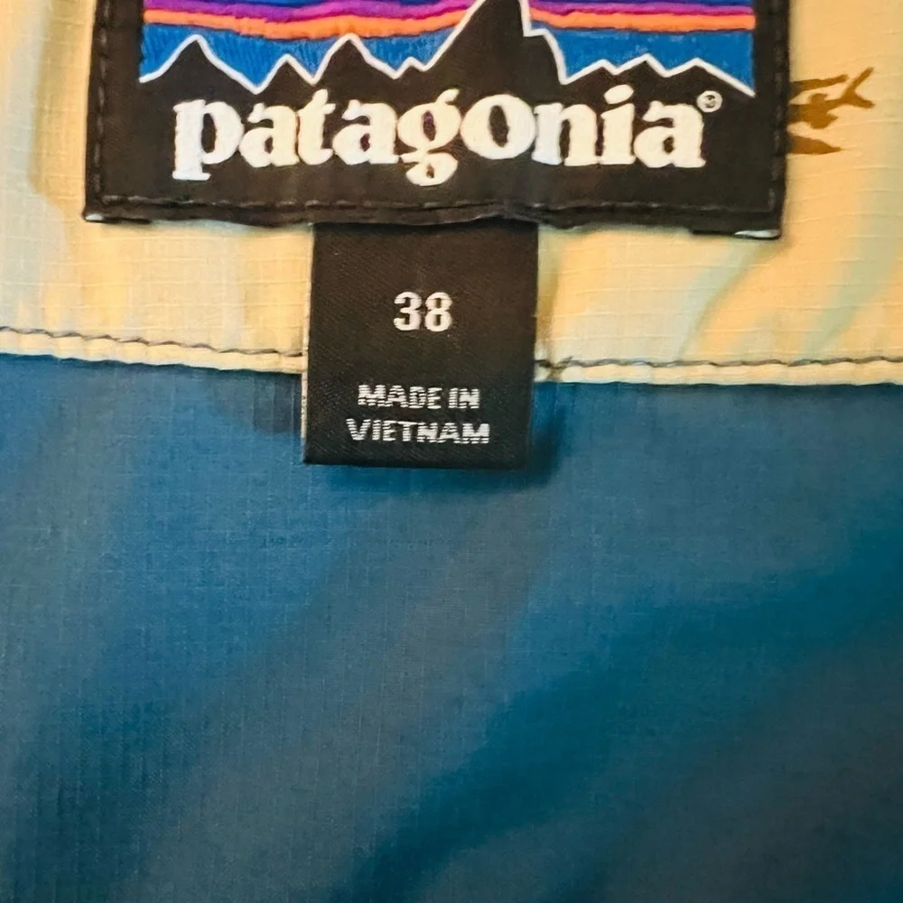 PATAGONIA MENS BLUE SWIM TRUNKS SIZE 38